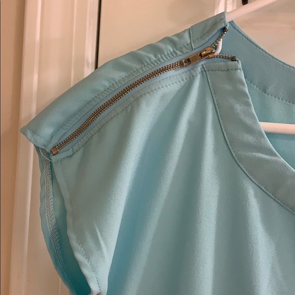 Gorgeous Dress ❤️ - Picture 3 of 4